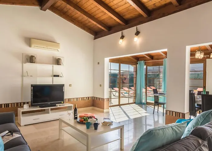 Simona By كوراليهو